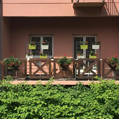 Lejlighed - Downtown - Balcony And Parking *